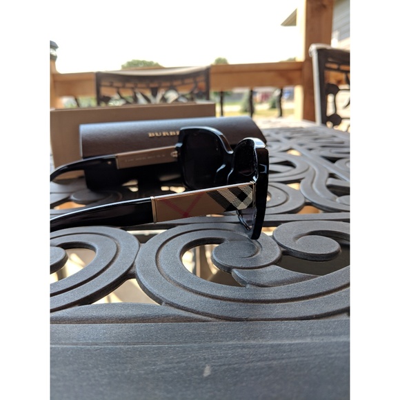 NWT Authentic Womens Burberry Square Sunglasses - Picture 2 of 7